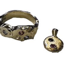 Nugget ring 14ct yellow gold set with diamond blue sapphire and pink sapphire nugget pendant 18ct yellow gold set with blue sapphire and pink sapphire 26627