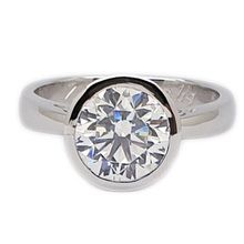 Platinum ring set with 3,5ct brilliant cut diamond F VS1, five brilliant cut diamonds weighing 0,075ct in total and six brilliant cut diamonds weighing 0,03ct in total.