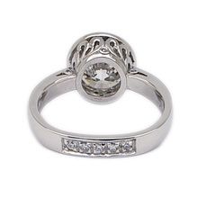 Platinum ring set with 3,5ct brilliant cut diamond F VS1, five brilliant cut diamonds weighing 0,075ct in total and six brilliant cut diamonds weighing 0,03ct in total.