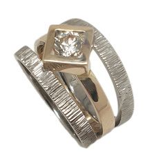 9ct yellow and white gold diamond ring26712