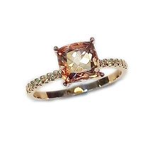 Breathtaking Morganite ring with diamonds in 18ct yellow gold