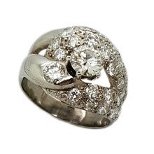 Impressive 18ct white gold diamond ring 0,68ct diamond in claw setting.