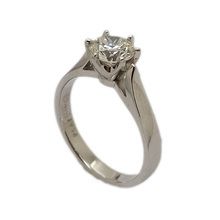 Classic platinum solitaire engagement ring set with single diamond weighing 0,94 H VS2.